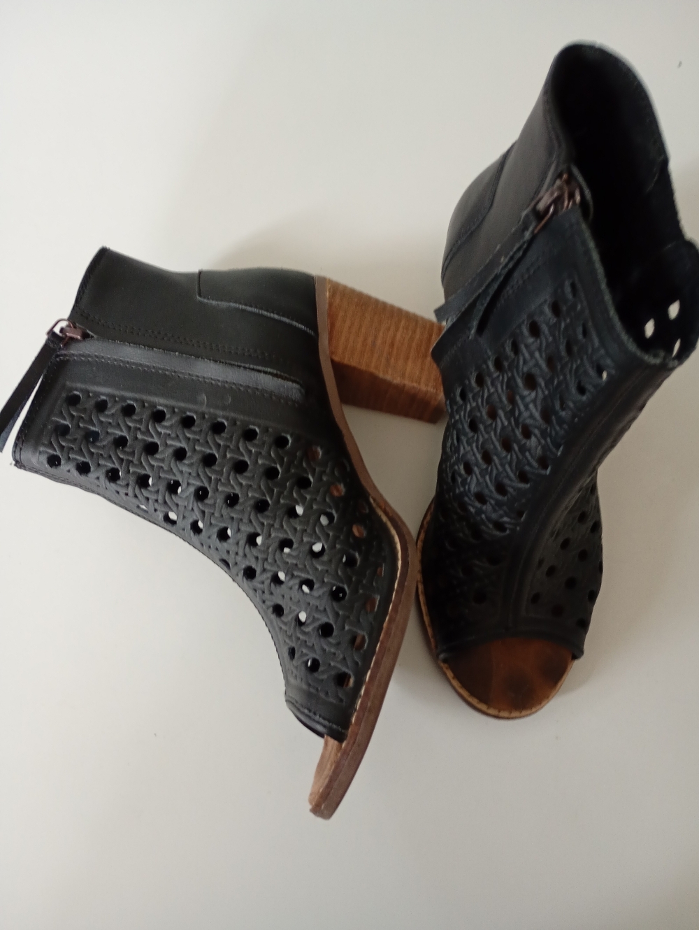 Toms ~Black Perforated Peep-Toe Block Heel Booties (8.5W)